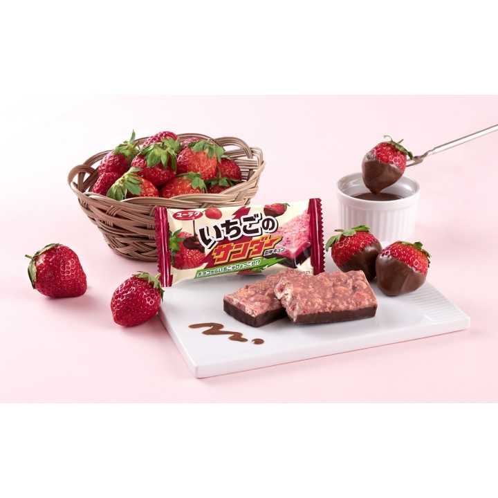 YURAKU SEIKA - BLACK THUNDER Barre Chocolatée à la Fraise